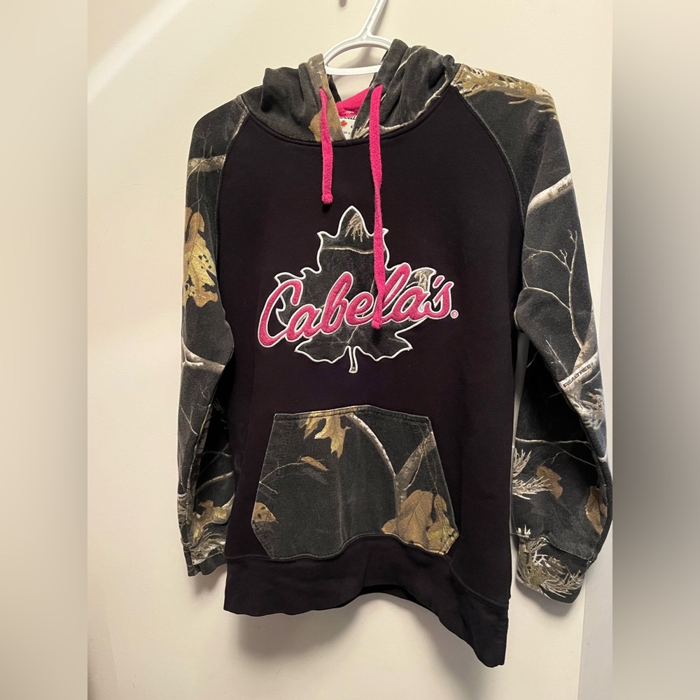 Women’s pretty Cabela’s camo hoodie